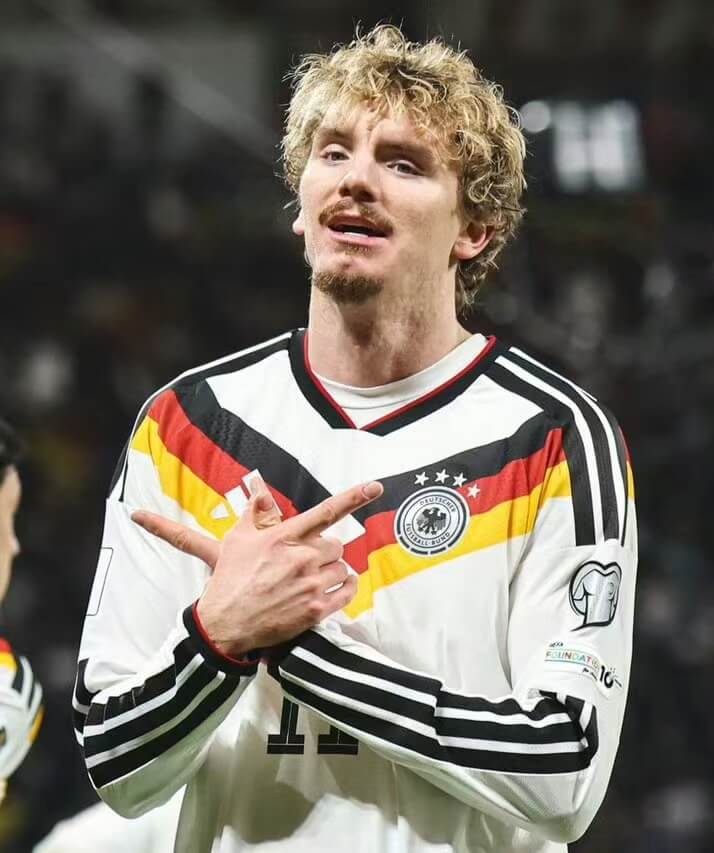 Alemania avanza a la fase final del Mundial: el delantero centro brilla e inaugura una nueva era